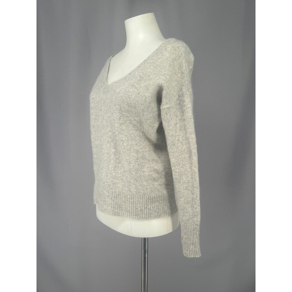 27 Miles Sweater Womens Medium Gray V Neck Fuzzy Knit Pullover Cozy Casual - Picture 4 of 12
